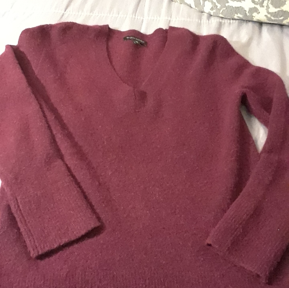 Size XS Banana Republic Maroon Burgundy V Neck Sweater Merino Wool Alpaca - Picture 10 of 16